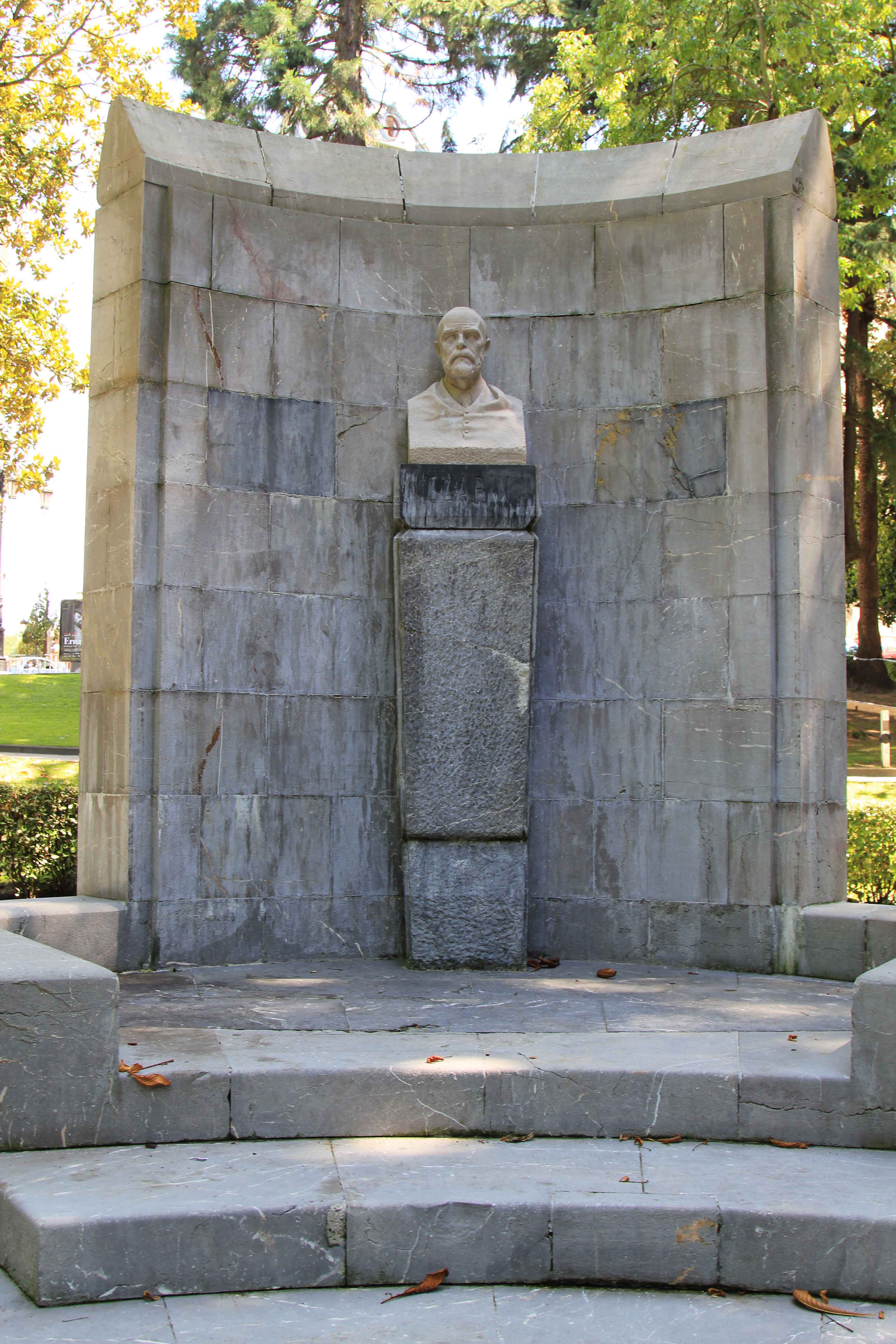 escultura completa leopoldo alas clarin